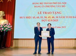 Noi gương các đảng viên lão thành, xây dựng phường Tây Hồ văn minh - hiện đại