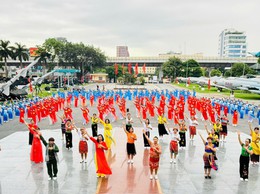 Phụ nữ Phương Liệt sôi nổi tập luyện vũ điệu mừng kỷ niệm 80 năm Cách mạng Tháng Tám và Quốc khánh 2/9