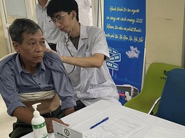 Bệnh viện đa khoa Mỹ Đức khám, tư vấn sức khoẻ miễn phí cho các gia đình có công với cách mạng