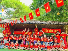Khí thế mới từ sắc đỏ cờ hoa trên khắp phố phường Xuân Đỉnh