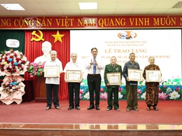 51 đảng viên Đảng bộ xã Thường Tín được trao tặng Huy hiệu Đảng đợt 2/9