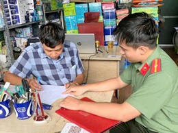 Công an xã Hoài Đức tổ chức tuyên truyền, vận động các cơ sở photocopy không in ấn, sao chép ấn phẩm có nội dung xấu