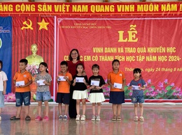 Thôn Thọ, xã Mỹ Đức tổ chức lễ vinh danh và trao quà khuyến học năm học 2024-2025