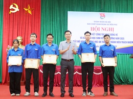Hội nghị tổng kết sinh hoạt hè và bàn giao học sinh về các trường; Ra mắt mô hình “Trường học an toàn – Vị thành niên trách nhiệm”