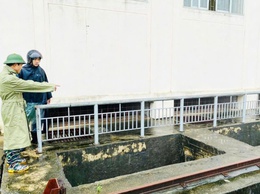 Lãnh đạo xã Hát Môn kiểm tra công tác ứng phó với bão số 5