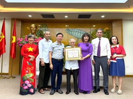Phường Đống Đa tri ân, tặng quà người có công nhân dịp kỷ niệm 80 năm Quốc khánh nước Cộng hoà xã hội chủ nghĩa Việt Nam (02/9/1945 - 02/9/2025)