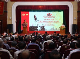 Đảng bộ phường Từ Liêm trao Huy hiệu Đảng đợt 02/9