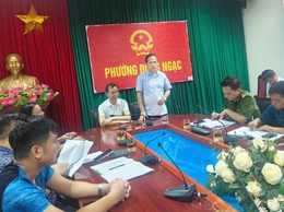 PHƯỜNG ĐÔNG NGẠC KỊP THỜI CỨU TRỢ ĐẢM BẢO ĐỜI SỐNG NHÂN DÂN BỊ NGẬP LỤT DO MƯA TO SAU CƠN BÃO SỐ 5
