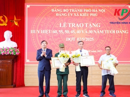 Xã Kiều Phú trao tặng Huy hiệu Đảng đợt 2/9 cho 46 đảng viên thuộc Đảng bộ xã