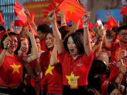 Tặng 100.000 đồng/người cho toàn dân ăn Tết Độc lập