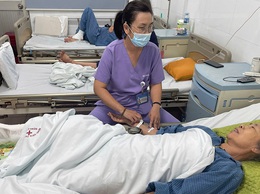Bệnh viện Thanh Nhàn phẫu thuật thành công cho bệnh nhân loét gót chân phải nhiễm trùng nặng