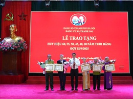 Xã Thanh Oai: 56 đảng viên được trao tặng huy hiệu Đảng đợt 2/9/2025