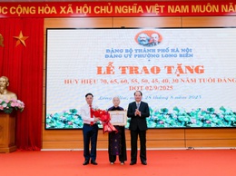 Lễ trao tặng Huy hiệu Đảng đợt 02/9/2025