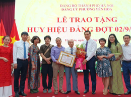Đồng chí Nguyễn Văn Trùy vinh dự được Trao tặng Huy hiệu 75 năm tuổi Đảng
