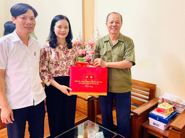 Tặng quà Người có công với cách mạng, gia đình chính sách tại Liên Hà, Liên Trung, Hạ Mỗ, Tân Hội