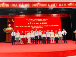 Đảng ủy xã Thiên Lộc trang trọng tổ chức Lễ trao tặng Huy hiệu Đảng đợt 02/9/2025