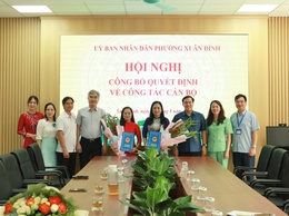 Phường Xuân Đỉnh: Trao quyết định nghỉ hưu và giao phụ trách Trường Mầm non Xuân Đỉnh A