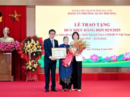 Đảng ủy phường Xuân Phương long trọng tổ chức Lễ trao tặng Huy hiệu Đảng đợt 02/9/2025