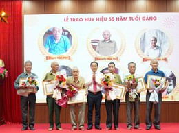 Lễ trao tặng Huy hiệu Đảng (đợt 02/9), tổng kết công tác tổ chức Đại hội và quán triệt Nghị quyết Đại hội đại biểu Đảng bộ xã lần thứ I, nhiệm kỳ 2025-2030