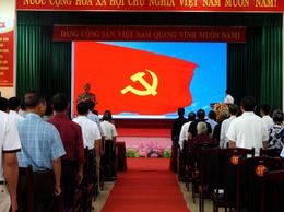 ĐẢNG BỘ XÃ TRUNG GIÃ TỔ CHỨC TRAO TẶNG HUY HIỆU ĐẢNG ĐỢT 02/9/2025 CHO 47 ĐẢNG VIÊN