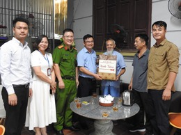 BÍ THƯ ĐẢNG ỦY XÃ TRUNG GIÃ THĂM, TẶNG QUÀ MẸ VNAH ĐÀM THỊ BẢY VÀ CHIẾN SĨ CÁCH MẠNG BỊ ĐỊCH BẮT TÙ ĐÀY NHÂN KỶ NIỆM 80 NĂM QUỐC KHÁNH 2/9