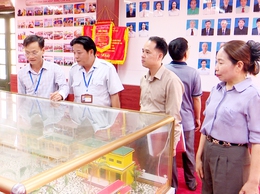 Ban Văn hóa – xã hội HĐND xã giám sát công tác tuyển sinh  và cơ sở vật chất tại các trường trên địa bàn