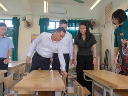 Taseco tài trợ 1.000 bộ bàn ghế cho học sinh xã Nội Bài