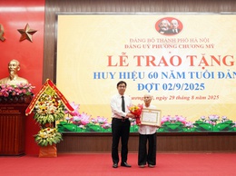 Chương Mỹ trao tặng Huy hiệu Đảng cho 56 đảng viên đợt 2/9/2025