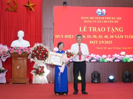 Xã Chuyên Mỹ: Trao tặng Huy hiệu Đảng đợt 2-9 cho 25 đảng viên; tổng kết công tác tổ chức Đại hội Đảng bộ xã lần thứ I