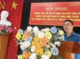 Phường Kiến Hưng tổ chức hội nghị hướng dẫn, hỗ trợ sử dụng các nền tảng số (iHanoi, VNeID, Cổng Dịch vụ công Quốc gia) tiếp cận dịch vụ công trực tuyến và sử dụng các công cụ AI, tiện ích công nghệ số