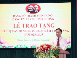 Xã Chương Dương: 39 đảng viên vinh dự được trao tặng Huy hiệu Đảng đợt 2/9