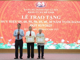 Xã Mê Linh tổ chức Lễ trao Huy hiệu Đảng đợt 2/9/2025