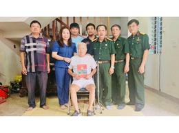 Ủy ban MTTQ xã Quốc Oai trao quà hỗ trợ các gia đình khó khăn nhân kỷ niệm 80 năm Cách mạng Tháng Tám và Quốc khánh 2/9
