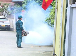 Xã Phúc Thọ phun hóa chất chủ động phòng, chống dịch sốt xuất huyết