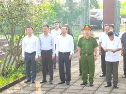 Xã Kiều Phú tổ chức các đoàn thăm Viếng các Điểm nghĩa trang liệt sỹ và Đài tưởng niệm trên địa bàn xã nhân kỷ niệm 80 năm Cách mạng tháng Tám thành công và Quốc khánh 2/9