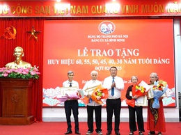 Xã Bình Minh: 42 đảng viên được trao tặng huy hiệu Đảng đợt 2/9/2025