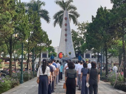 PHƯỜNG PHÚ LƯƠNG VIẾNG NGHĨA TRANG LIỆT SỸ NHÂN KỶ NIỆM 80 NĂM CÁCH MẠNG THÁNG TÁM VÀ QUỐC KHÁNH 2/9