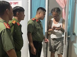 Công an xã kiểm tra các cơ sở lưu trú có người nước ngoài ở trên địa bàn