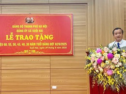 Xã Suối Hai tổ chức lễ trao huy hiệu Đảng đợt 2/9/2025