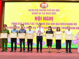 Đảng ủy xã Hoài Đức khen thưởng 10 tập thể, 21 cá nhân có thành tích xuất sắc trong công tác tổ chức Đại hội đại biểu Đảng bộ xã lần thứ I