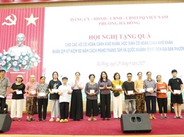 Phường Hà Đông tặng quà cho 193 gia đình, học sinh có hoàn cảnh khó khăn trên địa bàn