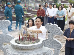 Đảng ủy phường Hà Đông dâng hương, dâng hoa tưởng niệm các anh hùng liệt sỹ nhân dịp kỷ niệm 80 năm Quốc khánh 2/9