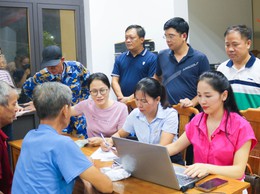 Lãnh đạo xã Quốc Oai kiểm tra công tác chi trả quà tặng nhân dân dịp Quốc khánh 2/9