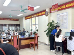 Phường Long Biên tích cực hướng dẫn Nhân dân thực hiện thủ tục hành chính trên dịch vụ công trực tuyến