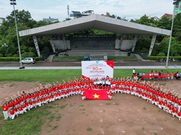Hơn 300 cán bộ, hội viên Hội LHPN phường Chương Mỹ đồng diễn dân vũ chào mừng Quốc khánh 2/9