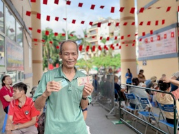 Phường Tương Mai tổ chức tặng quà người dân nhân kỷ niệm 80 năm Cách mạng Tháng Tám và Quốc khánh 2/9 
trên địa bàn Phường Tương Mai