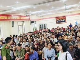 NHÂN DÂN XÃ THIÊN LỘC PHẤN KHỞI ĐẾN NHÀ VĂN HÓA THÔN NHẬN QUÀ NHÂN DỊP TẾT ĐỘC TẬP 02/9