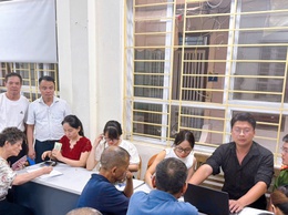 Người dân phường Thanh Liệt phấn khởi nhận quà của Chính Phủ nhân dịp Quốc khánh  2/9