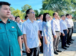 Dâng hương tại các tiền bối cách mạng, Anh hùng liệt sĩ trước thềm Đại hội Đảng bộ xã Nam Phù lần thứ I, nhiệm kỳ 2025-2030