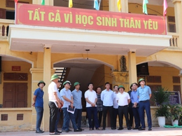 Chủ tịch UBND xã Bất Bạt kiểm tra các công trình xây dựng cơ bản trên địa bàn xã